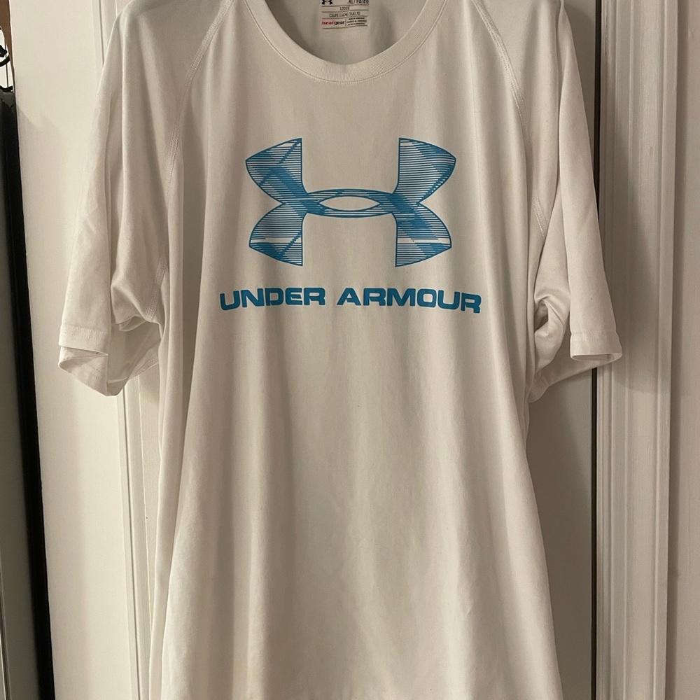 Men’s Under Armor XL shirt